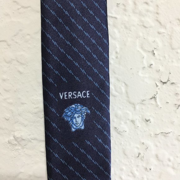 Gianni Versace Authentic Silk Men's Necktie Blue Made in Italy - Picture 9 of 11